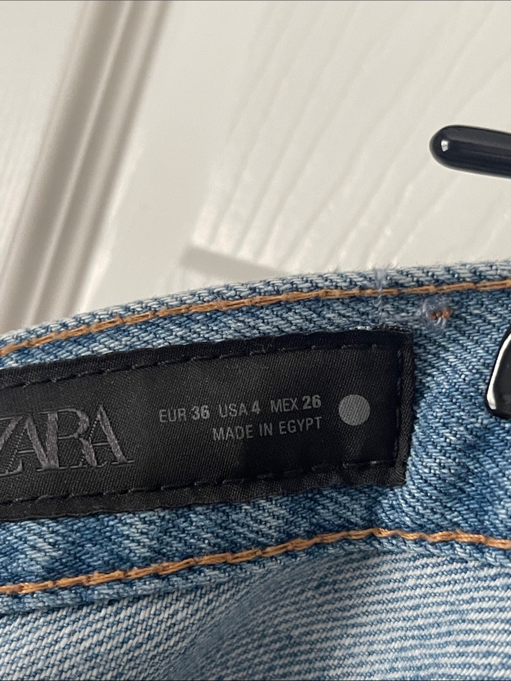 Zara Low Rise Wide-Leg Jeans - Picture 2 of 3